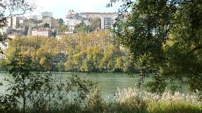 Bords du Rhône - vue sur la Croix-Rousse