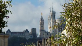 Vue sur Fourvière depuis les quais du Rhône