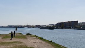 Confluence - à g, le Rhône, à d, la Saône